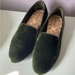 Birdies Women’s The Starling Round Toe Green Velvet Loafer 9.5